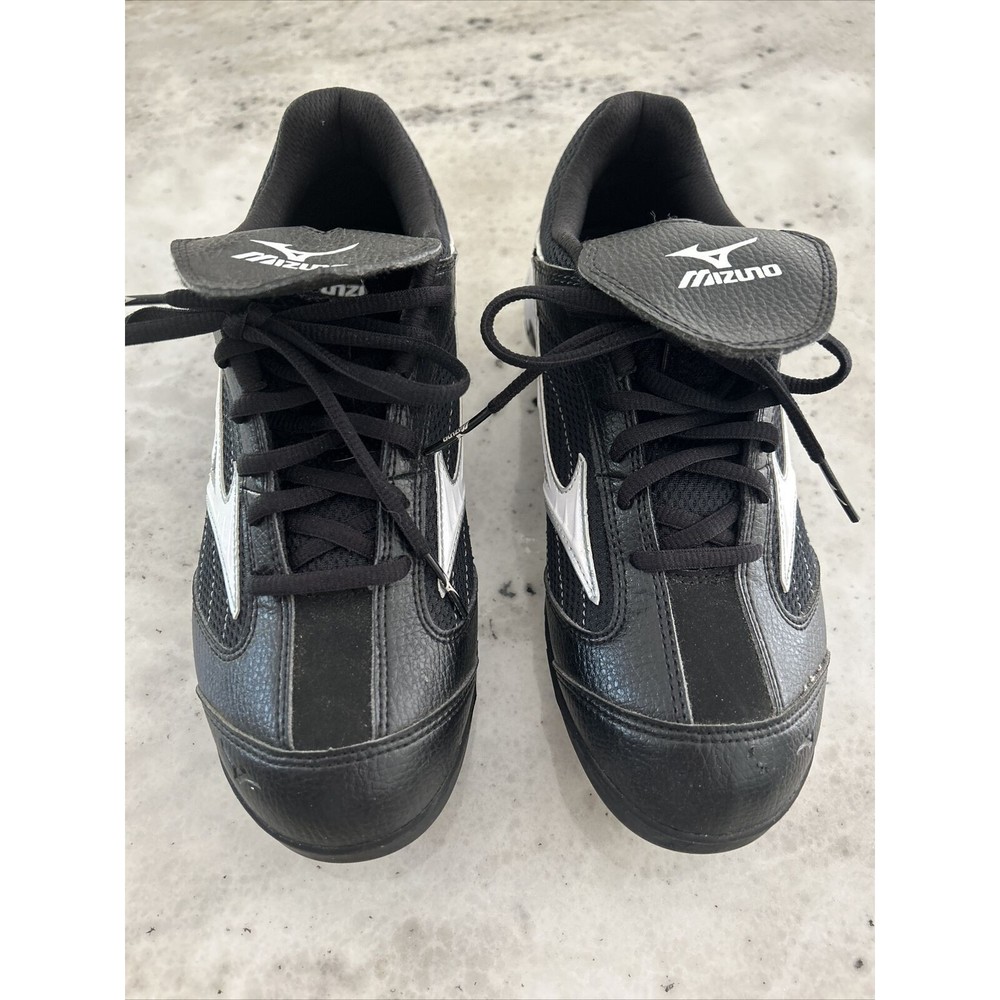 Womens  Softball Cleats Black White Size 8 Very Good Condition